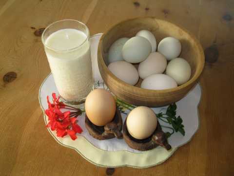 Hofeigene Produkte (Milch und Eier)